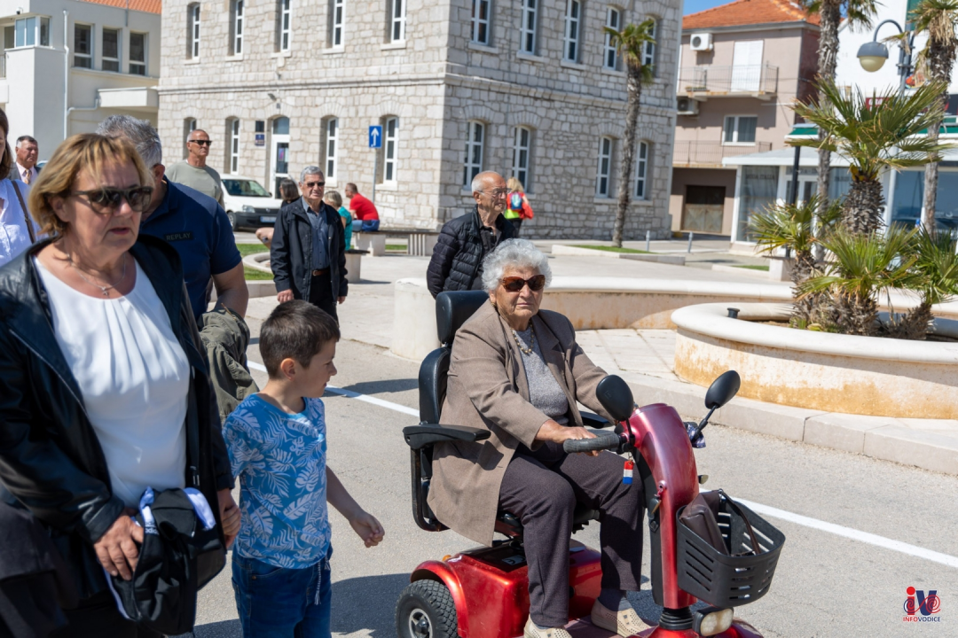 Procesijom kroz mjesto Vodičani obilježili Dan grada i blagdan Našašća sv. Križa
