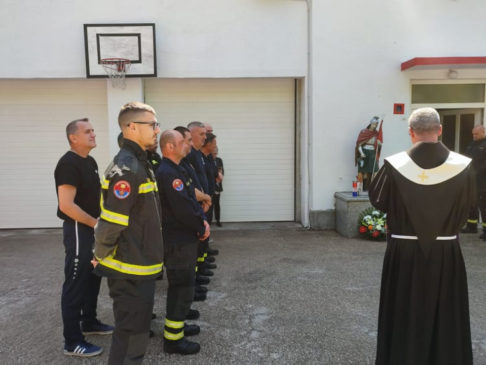 Kninski vatrogasci obilježili Dan vatrogastva: Od Grada dobili nova vatrogasna odijela
