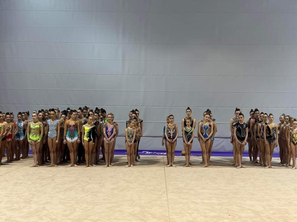 Šibenske ritmičke gimnastičarke vratile se s pregršt medalja iz Graza