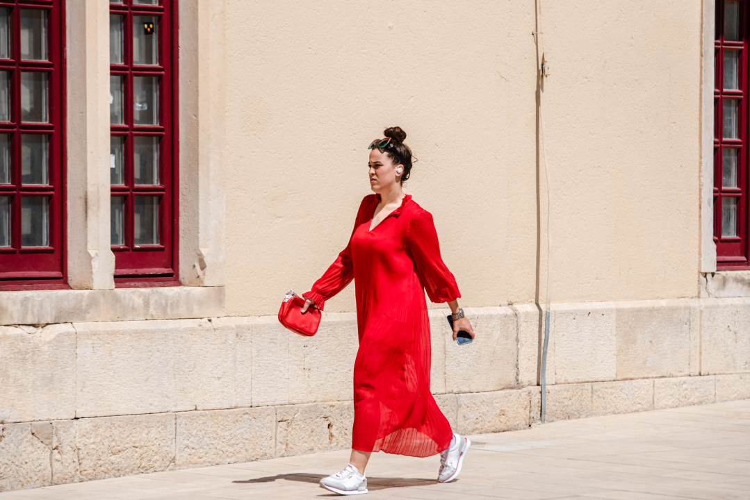 Šarene modne kombinacije koje prizivaju ljeto: Evo koje su nam dame upale u oko ovih dana...