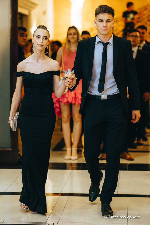 Pogledajte kako su zablistali učenici Industrijsko-obrtničke škole na svom maturalnom plesu (2. dio)