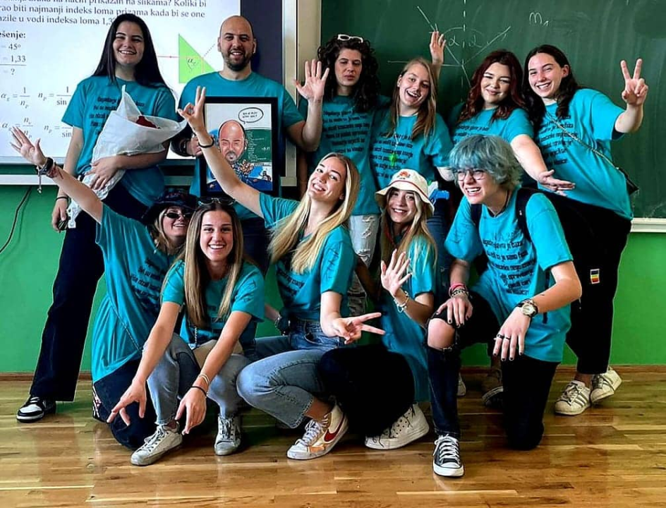 Razrednik Tomislav Donđivić od svojih maturanata nije dobio poklon, ali svejedno je sretan: Znamo i zašto 