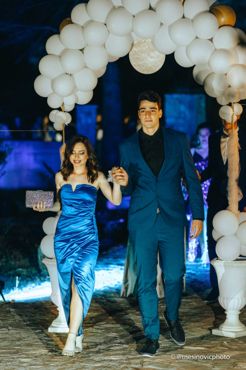 Maturanti Turističko-ugostiteljske škole u glamuroznim izdanjima proslavili kraj srednje škole! (1. dio)