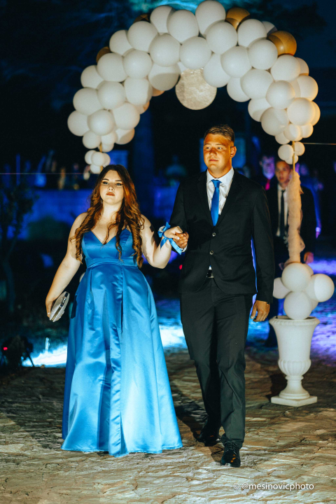 Maturanti Turističko-ugostiteljske škole u glamuroznim izdanjima proslavili kraj srednje škole! (2. dio)