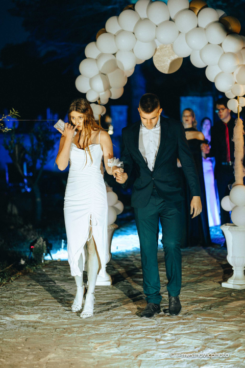 Maturanti Turističko-ugostiteljske škole u glamuroznim izdanjima proslavili kraj srednje škole! (2. dio)