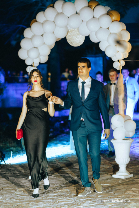 Maturanti Turističko-ugostiteljske škole u glamuroznim izdanjima proslavili kraj srednje škole! (1. dio)