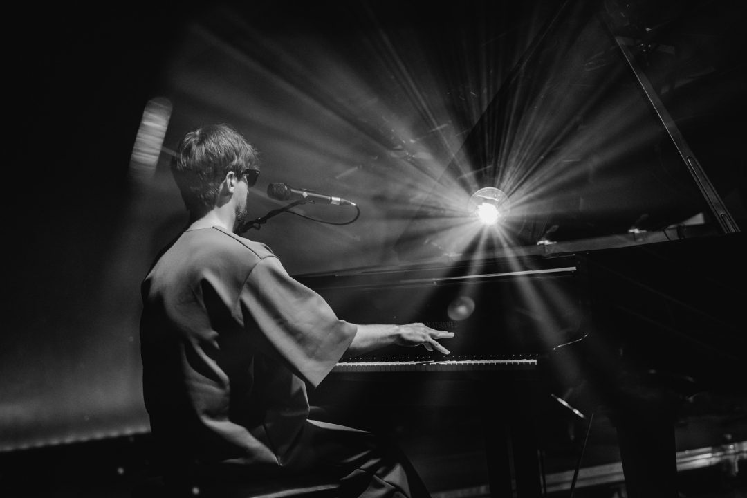 J.R. August u Arsenu predstavio hvaljeni album 'Still Waters': Priključio mu se i zbor