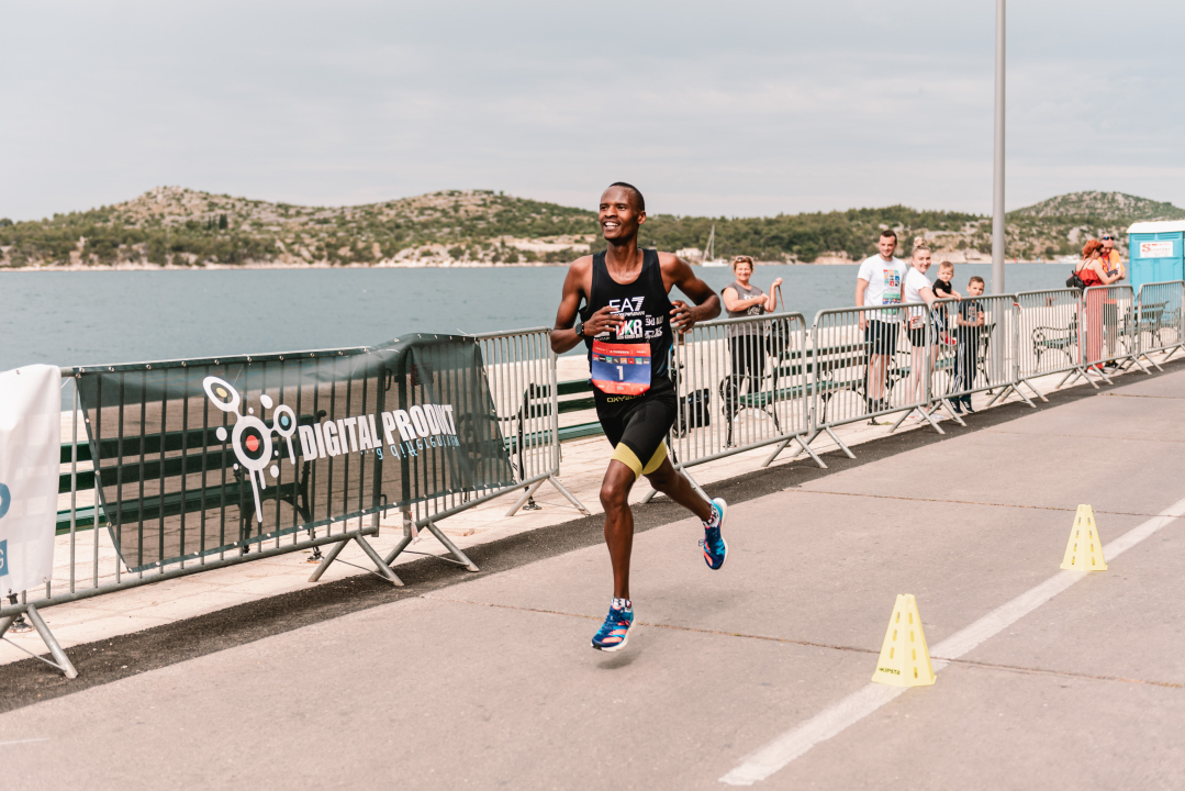 Spektakl u Šibeniku: Pivska milja je bila kao Woodstock, polumaraton završili i brojni Šibenčani