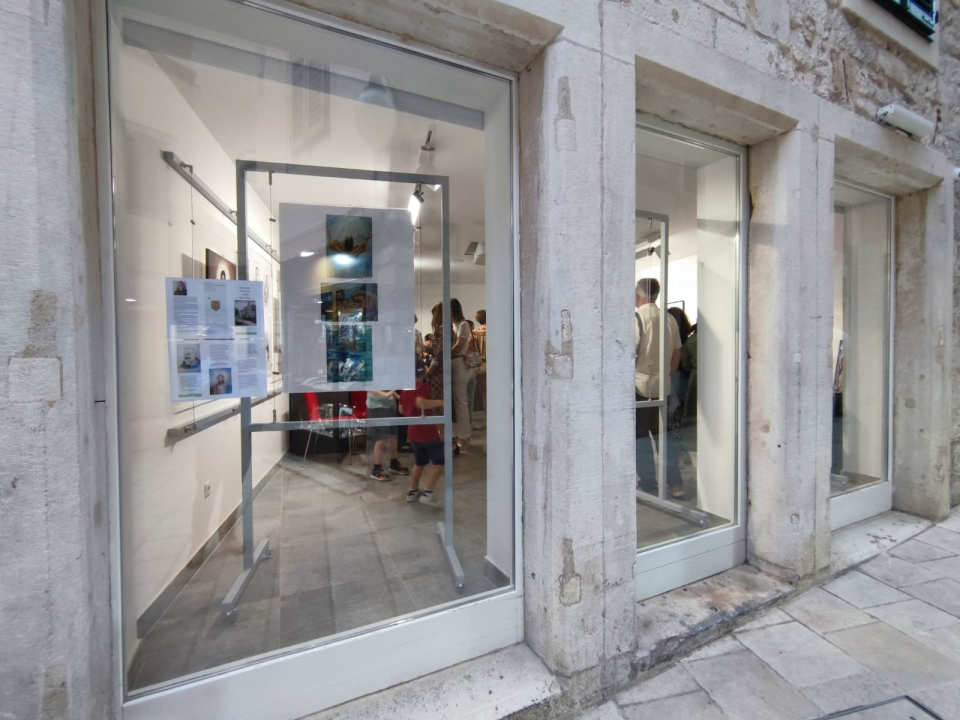 Antonela ima 14 godina, a iza nje je već jedna samostalna izložba