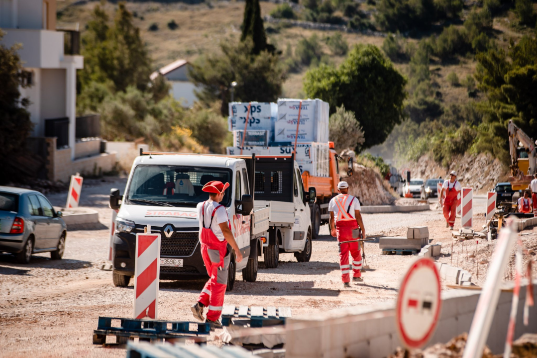 Posjetili smo Žaborić: 'Turisti nam ne dolaze, a Šibenčana je sve manje na plaži. Puna nam je kapa ovih radova' 
