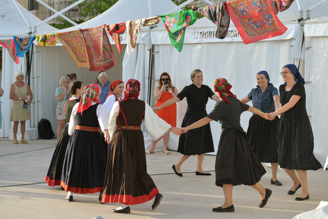 Jedinstveni doživljaj: U Betini održan Sajam tradicijske drvene brodogradnje