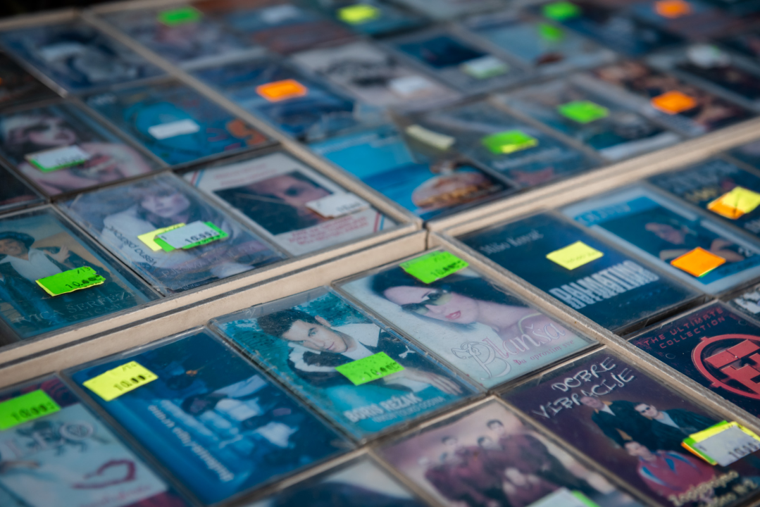 Bili smo na Benkovačkom sajmu: Najtraženija 'roba' su CD-evi Thompsona i Bulića, a za prasetinu se čeka red