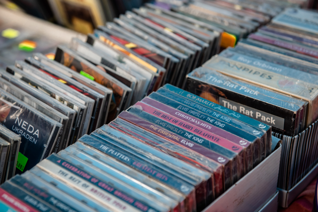 Bili smo na Benkovačkom sajmu: Najtraženija 'roba' su CD-evi Thompsona i Bulića, a za prasetinu se čeka red