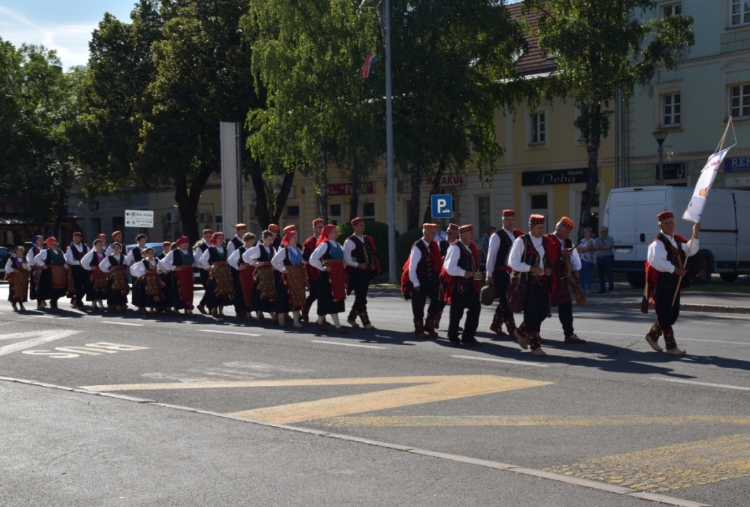 'Zvona Zagore' svojim su folklornim programom uveličali 22. smotru folklora u Otočcu  