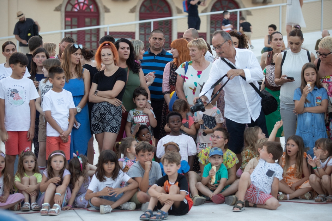 Žirafe, Carevo novo ruho, Las Calaveras: Šibenik ima najbolji prvi dan ljeta uz festivalski program