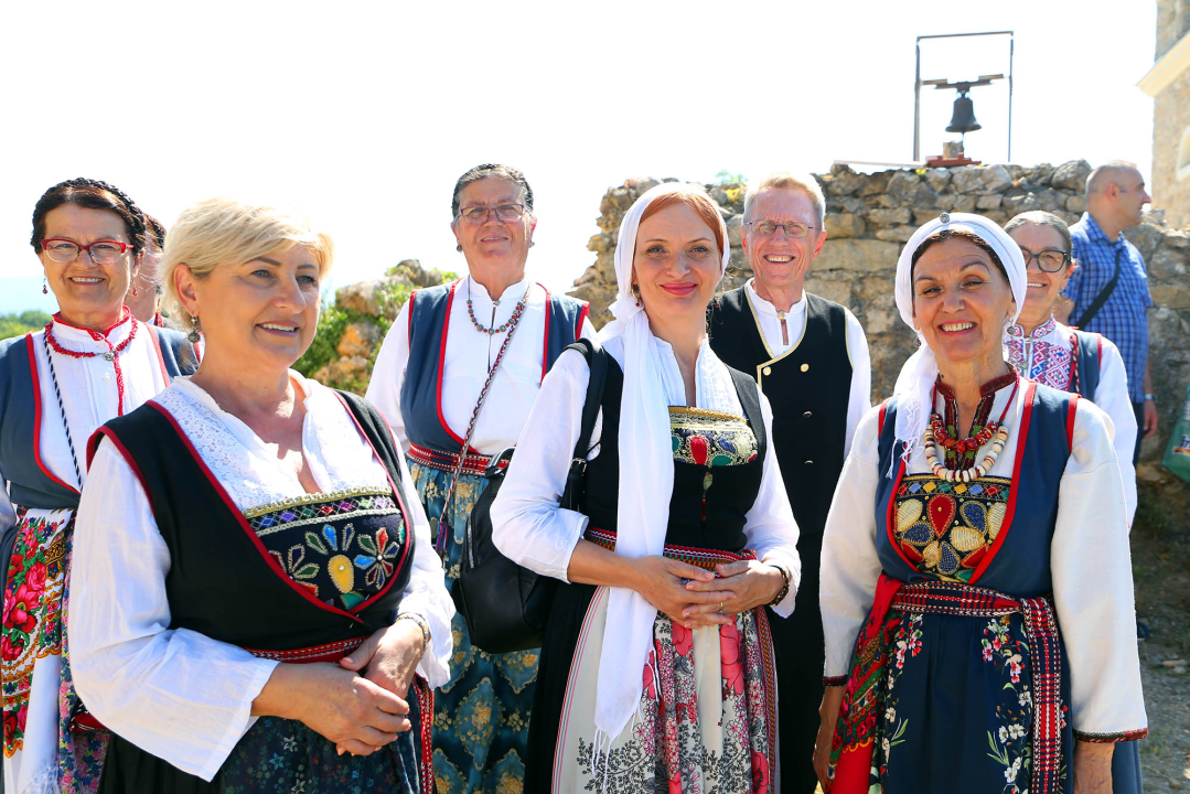 U Kričkama posvećena obnovljena crkva Pokrova presvete Bogorodice 