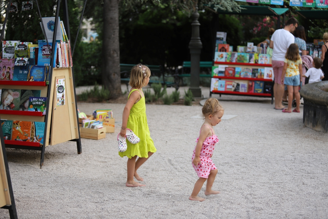 U kazalištu ništa, Ljetna otkazana: Ostaje vam program po ulicama i trgovima