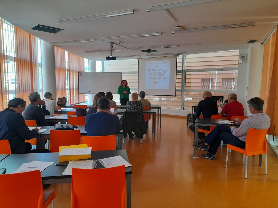 Profesori Industrijsko-obrtničke škole konstantno se usavršavaju kako bi učenicima pružili što više znanja i pripremili ih za tržište rada