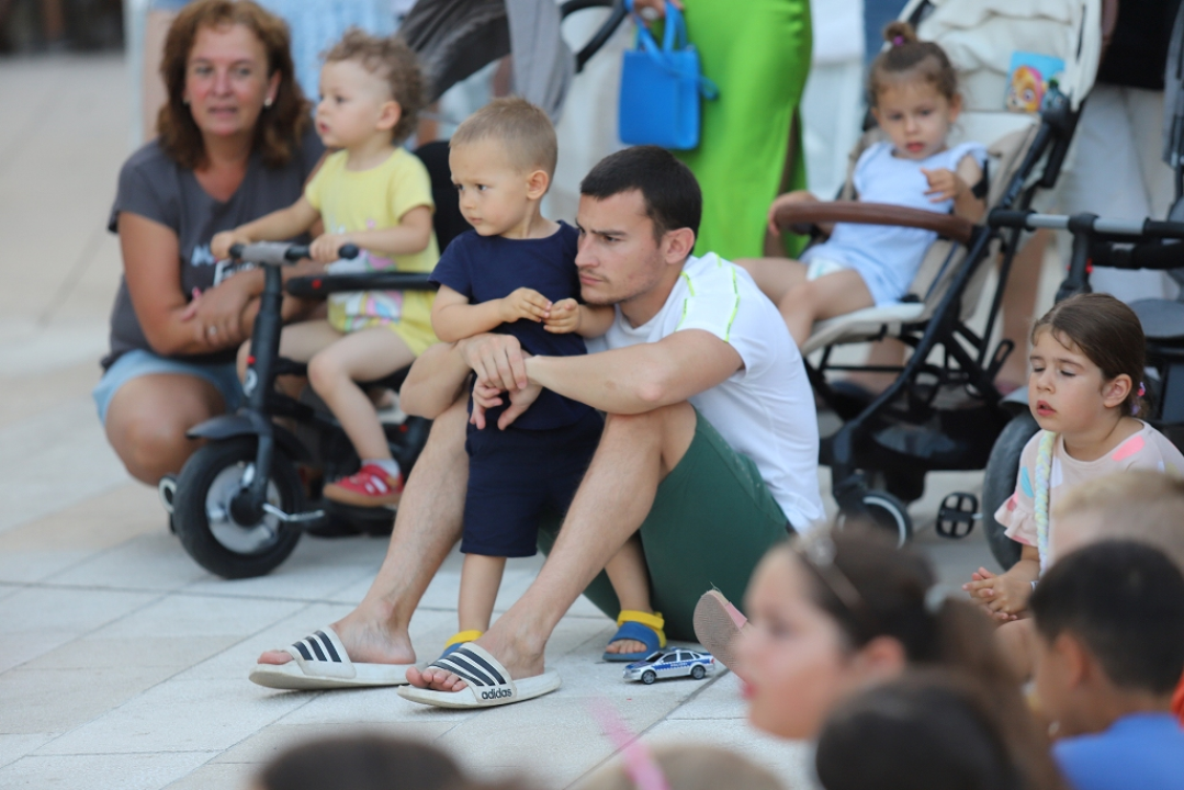 Šibenčanima danas čitaju Antonija Blaće, Dorijan Klarić i Igor Rudan, na Ljetnoj 'Trnoružica',  a u gradu cirkus