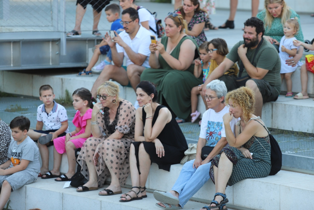 Danas je zbog MDF-a najduži dan u godini: Poznati čitaju, sajam knjiga, ulični program, predstave...