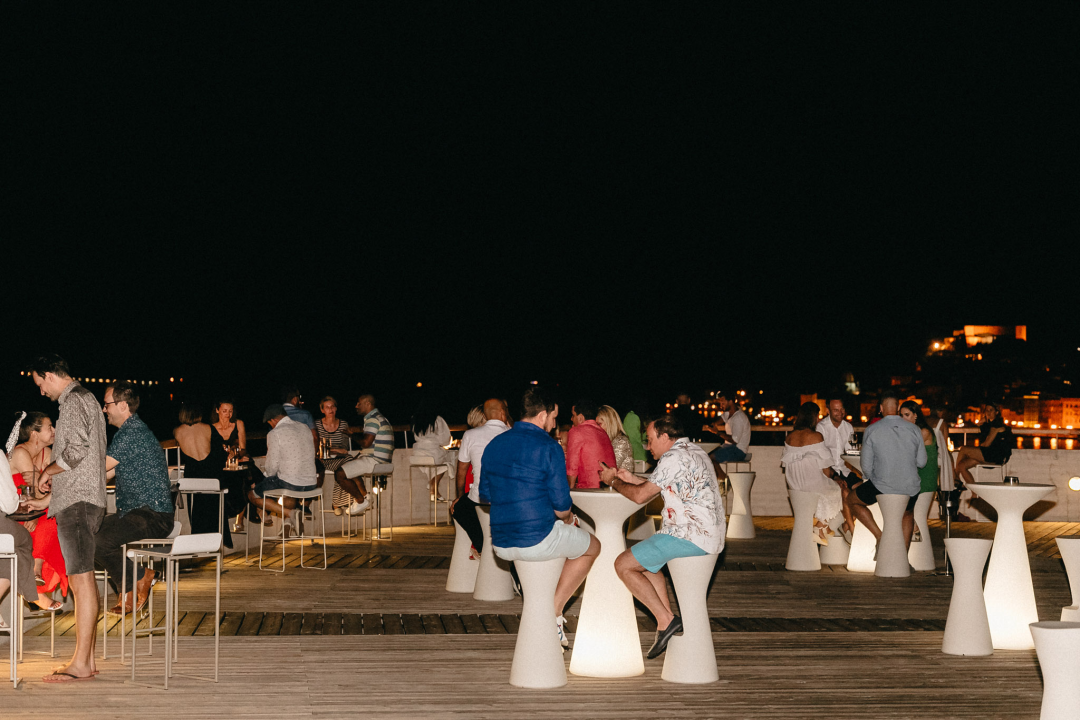 Uživajte u jedinstvenom ambijentu Roof Bara by Moet &amp; Chandon u D-Resortu!