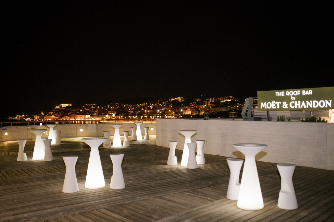 Uživajte u jedinstvenom ambijentu Roof Bara by Moet &amp; Chandon u D-Resortu!