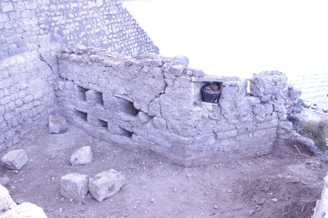 Točno je 50 godina od prvih arheoloških istraživanja na Tvrđavi sv. Mihovila: Pronađeni nalazi iz oko tisuću godina prije nove ere