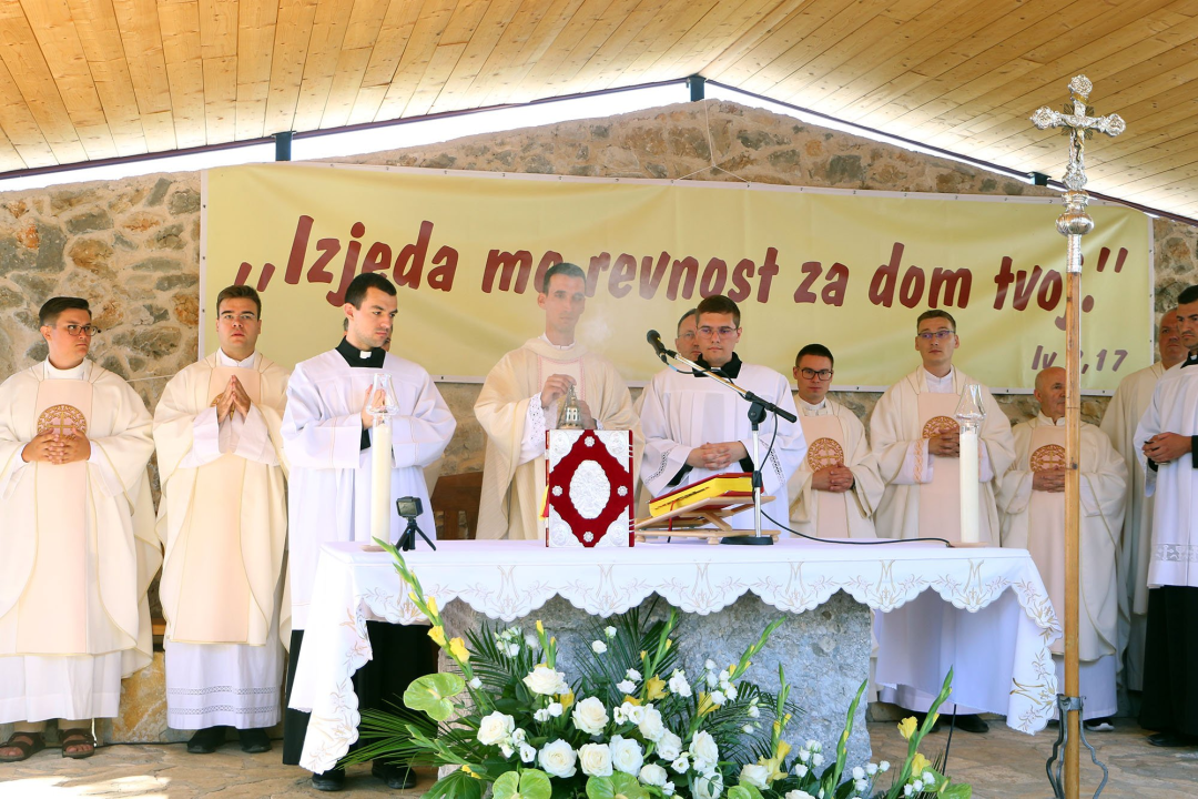 Don Ante Vrcić u Vrpolju proslavio mladu misu