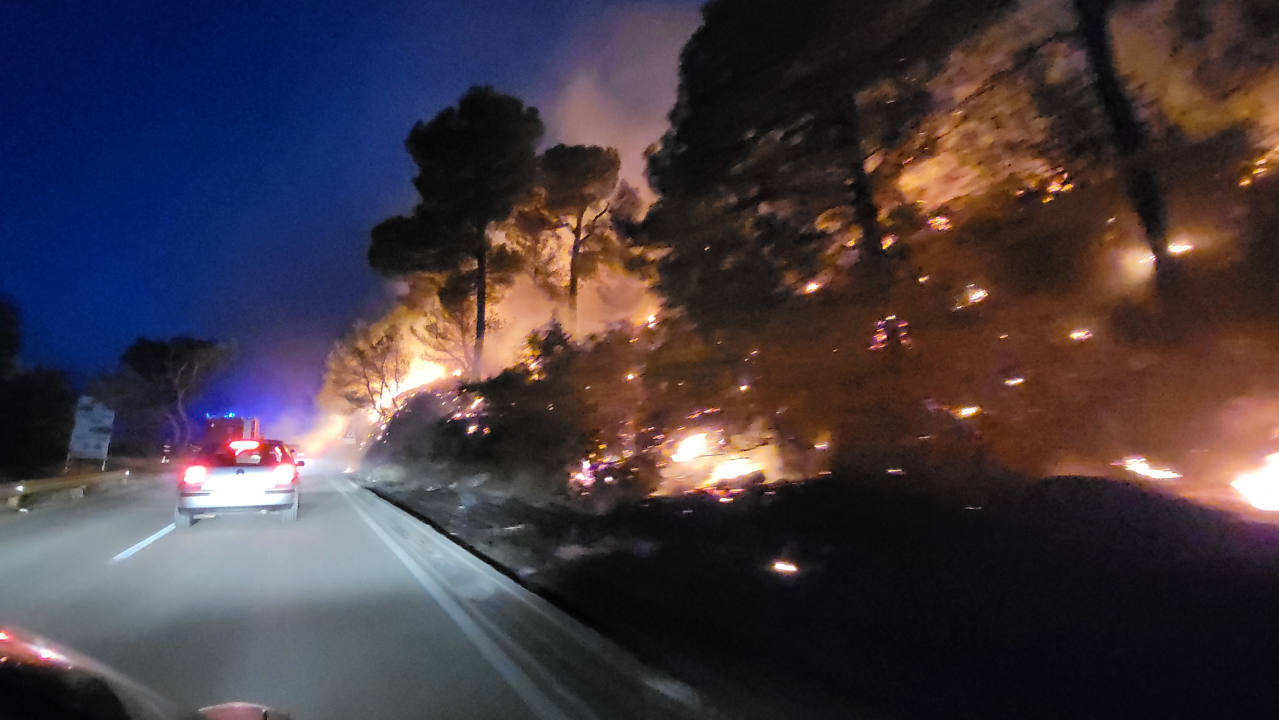 Nemirna noć na požarištu: Pogledajte večerašnje scene iz Zatona