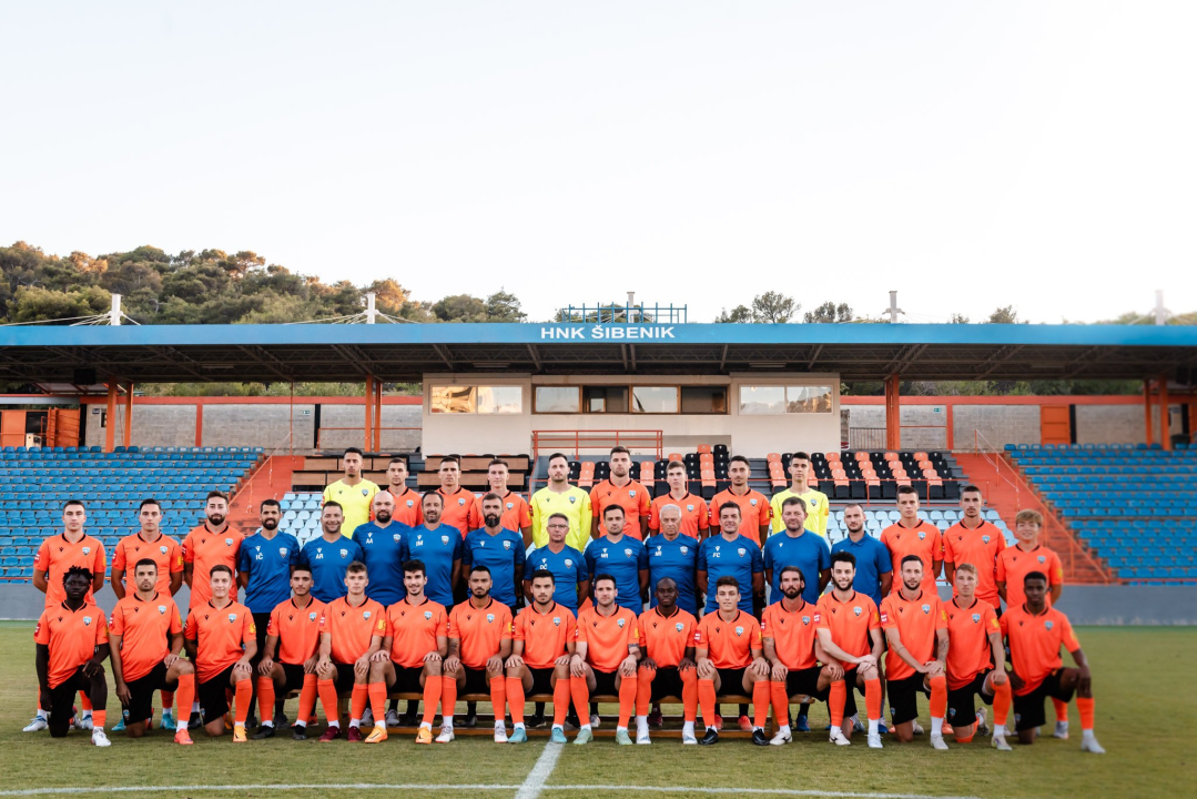 Nogometaši Šibenika odradili fotografiranje uoči subotnjeg starta nove sezone
