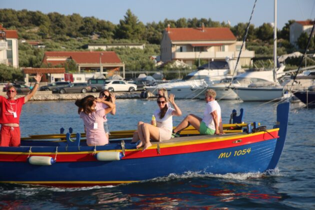 Ekipa za ne biti doma slavila na regati 'Svon forcon na četiri vesla'