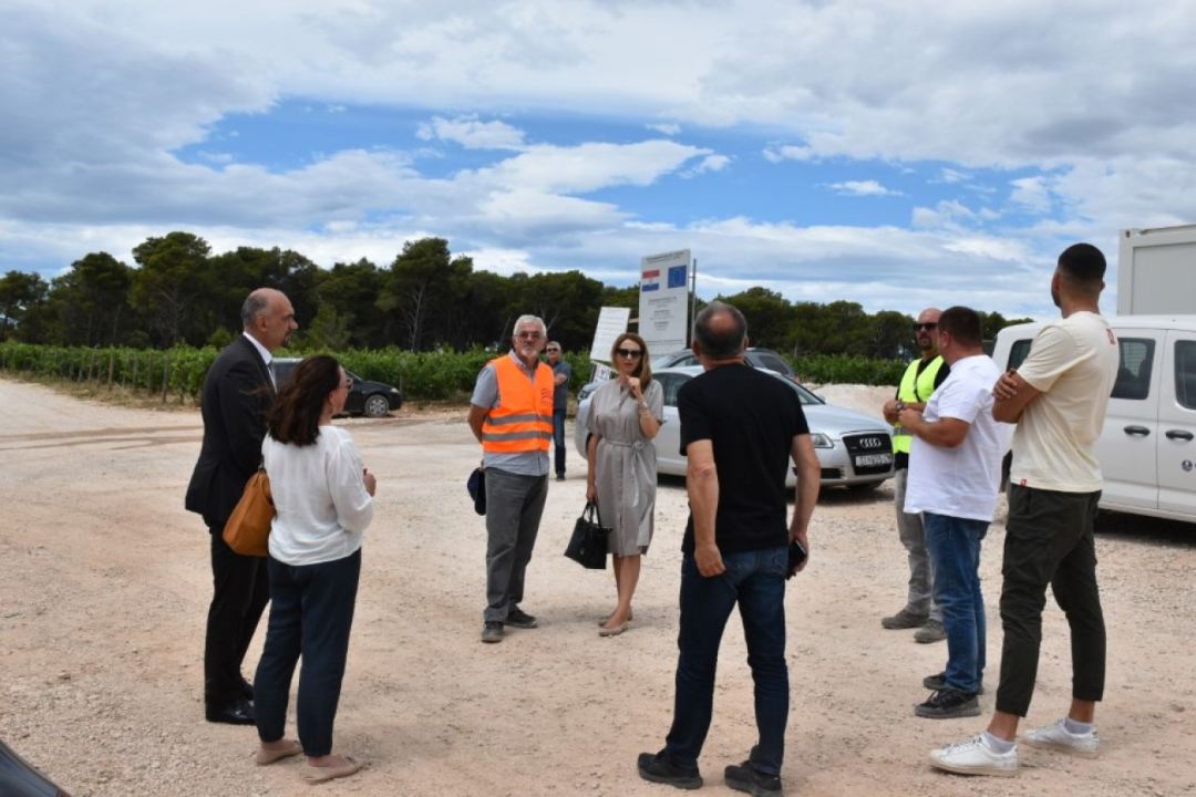 Jelić obišao radove na sustavu navodnjavanja Donje polje- Jadrtovac