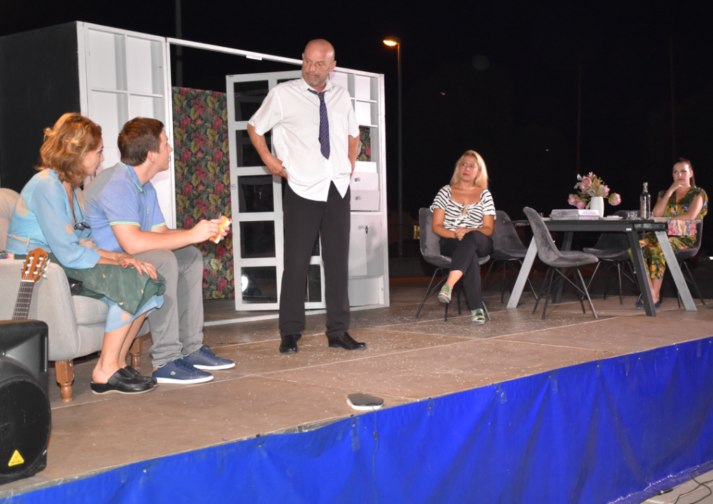 Predstava 'Jel tako, Zorane' nasmijala i mirlovačku publiku 