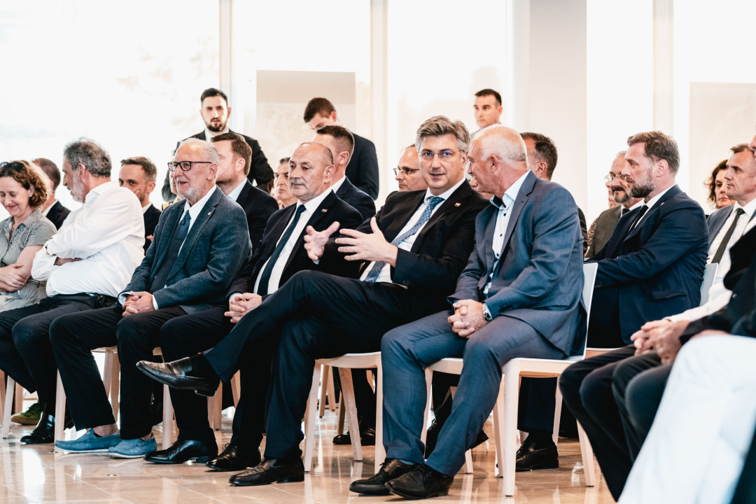 U Veteranskom centru Plenković i pola Vlade uručili priznanja i nagrade učenicima