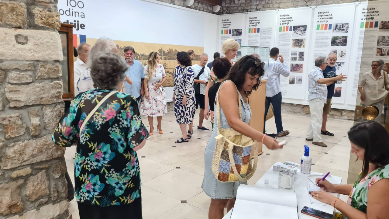 Izložba o Jadriji nije prošla bez krafni: 'Ako ljudi ne mogu tamo na kupanje, ne znaju gdje bi'