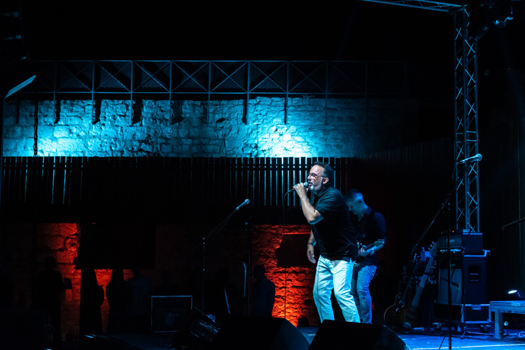 Tony Cetinski u Šibeniku predstavio novi izgled i usput oduševio publiku