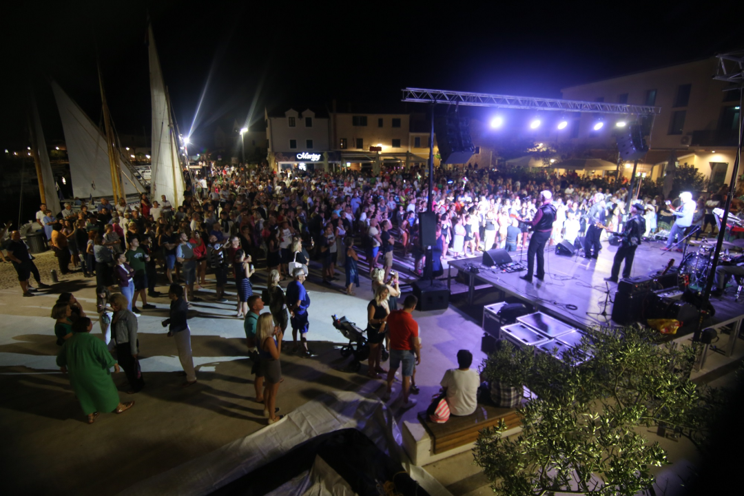 Završila je 20. Regata za dušu i tilo, Betinjani feštali uz Karana