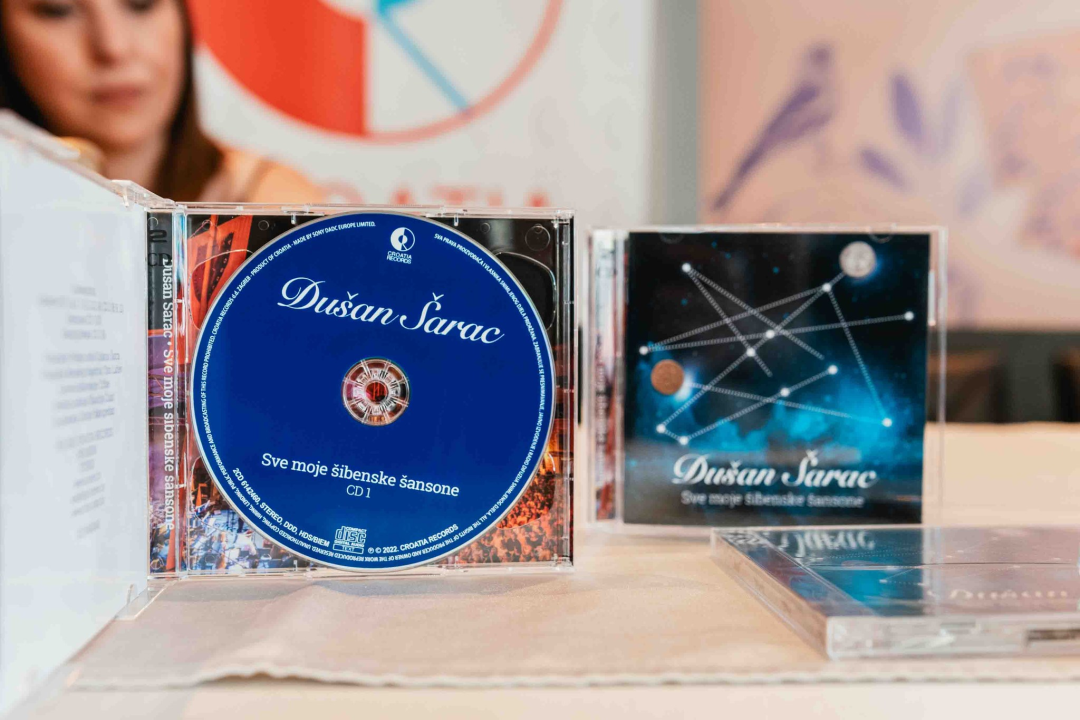 Večeras druga, autorska večer Šansone: 'Zahvaljujemo ocu, sinu i duhu svetom. Dušanu, Branku i Arsenu' 