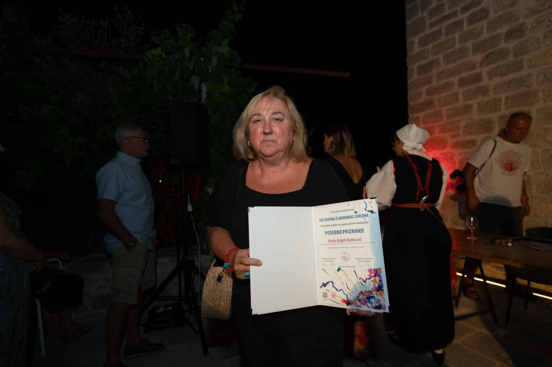 U kući Šare svečano proglašeni laureati zaslužni za 100 godina zlarinskog turizma