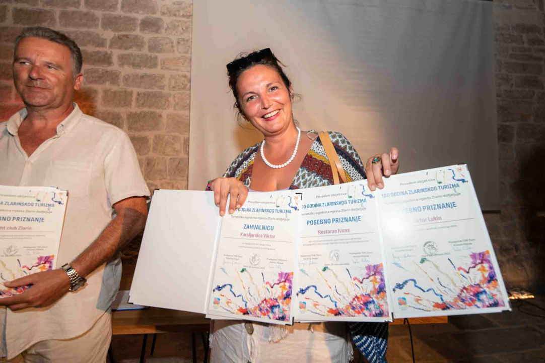 U kući Šare svečano proglašeni laureati zaslužni za 100 godina zlarinskog turizma