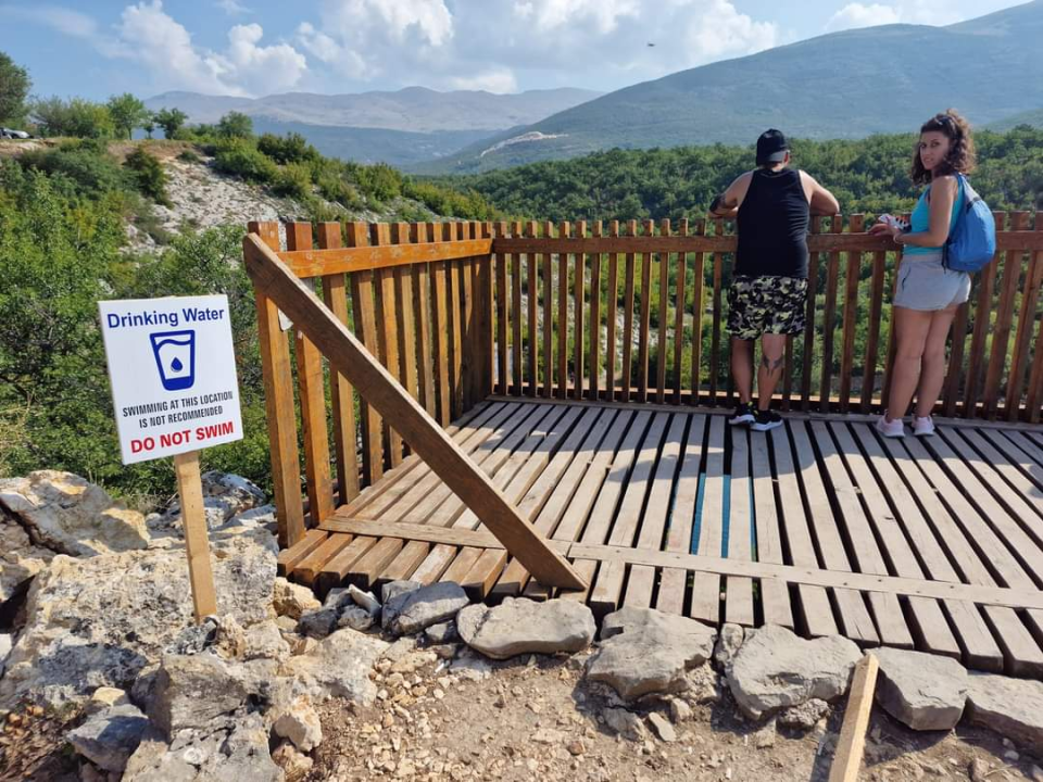 Goran Šimić postavio table zabrane kupanja na vrelu Cetine: 'Kad nema nadležnih, preuzeli smo sami odgovornost'