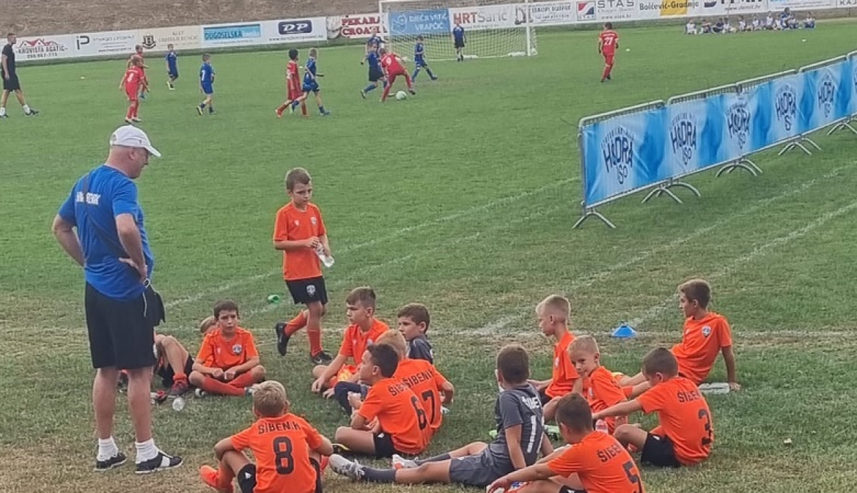 Najmlađe kategorije Šibenika skupljale prva natjecateljska iskustva na velikom turniru u Dugom Selu