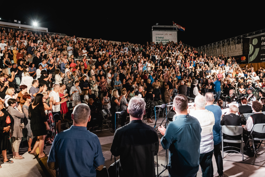 Od Zvona moga grada do Noćas te sanjam majko: Prava šibenska večer na Mihovilu uz Glazbu i 4 Tenora