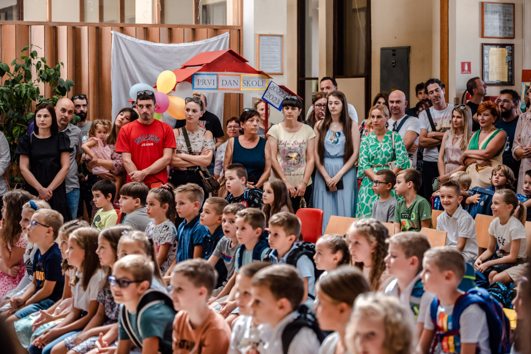 Gradonačelnik Burić poručio prvašićima: 'Neka se učenje pretvori u radost odrastanja'