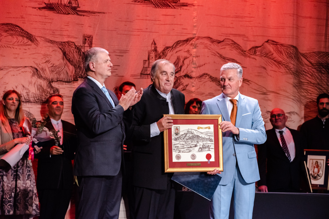 Ivo Mikuličin dobio nagradu Grada za životno djelo: 'Priznajem, infišan sam u Šibenik' 