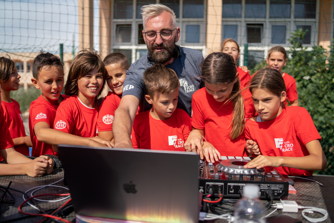 U Primoštenu održan Kids CRO Race: Matija, Leo, Dora i Isabella pobjednici su virtualne utrke 