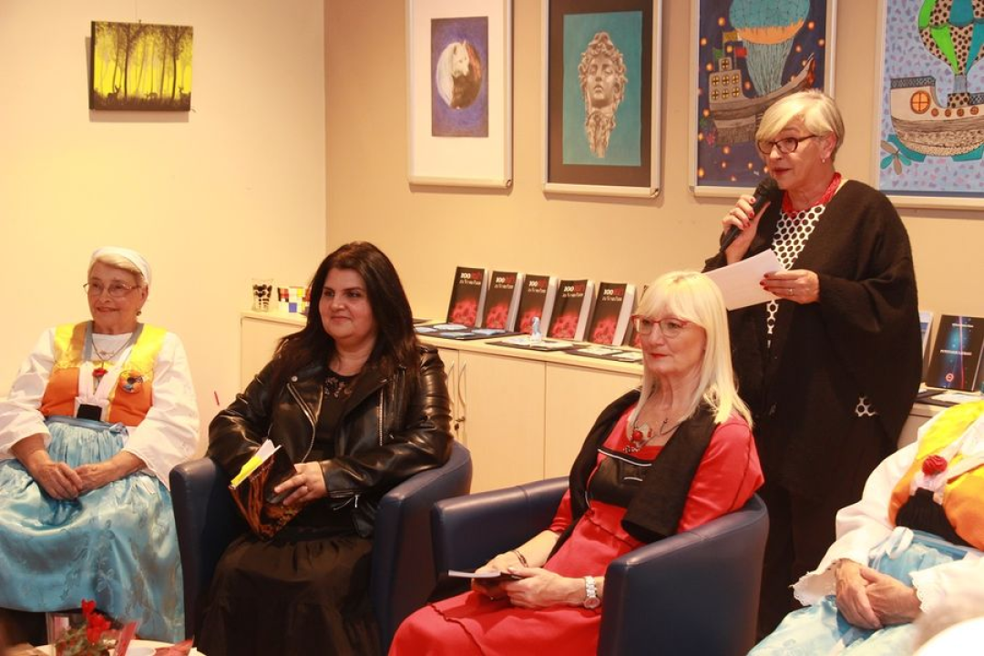 Sto ruža za Vesnu Parun: 'Sinoć je naša najveća poetesa ušetala u tu knjižnicu'