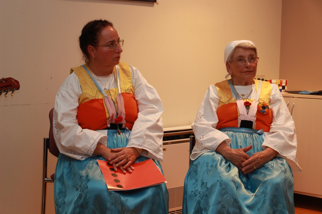 Sto ruža za Vesnu Parun: 'Sinoć je naša najveća poetesa ušetala u tu knjižnicu'