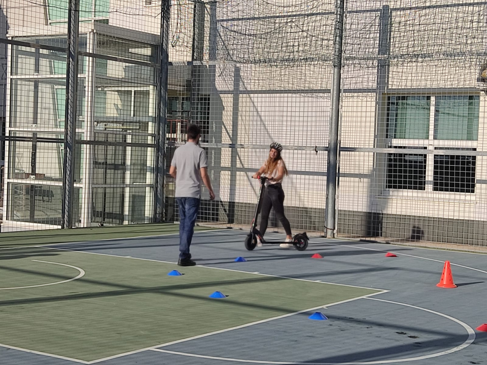 'Sigurnost u prometu' u Medicinskoj školi, učenici na romobilu odradili poligon