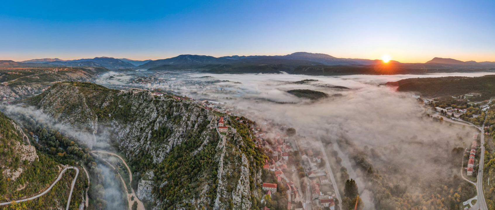 Knin je doživio turistički rast: Sve više posjetitelja otkriva njegove čari
